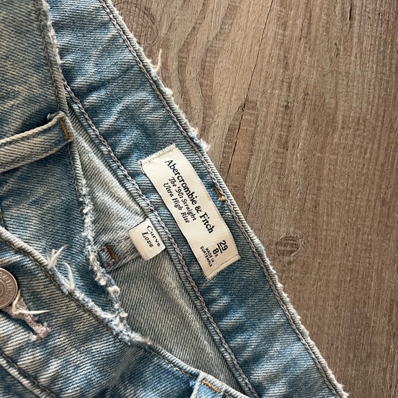 Abercrombie & Fitch 90’s Straight Leg High Rise Jeans - Picture 2 of 3